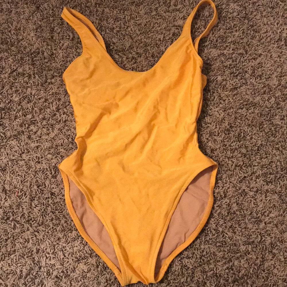 Vintage yellow one piece 💛